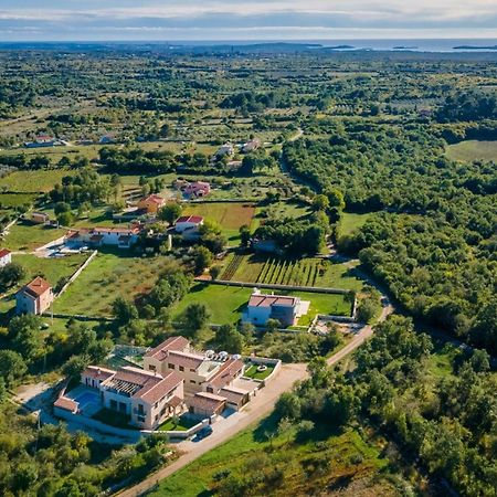 Villa Rajana For 14 Persons With Kids Playground & Pool Heating In Central Istria Svetvinčenat Exteriér fotografie