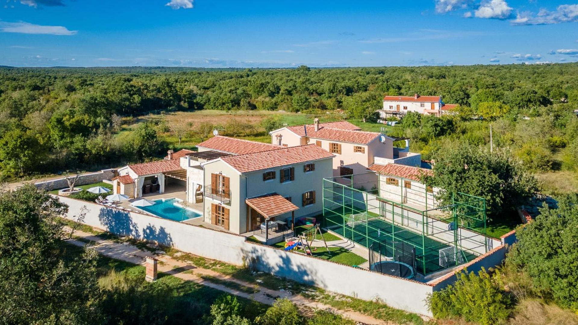 Villa Rajana For 14 Persons With Kids Playground & Pool Heating In Central Istria Svetvinčenat Exteriér fotografie