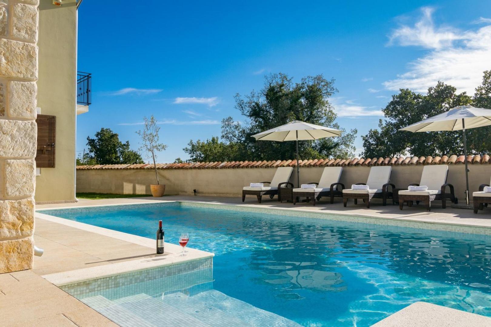 Villa Rajana For 14 Persons With Kids Playground & Pool Heating In Central Istria Svetvinčenat Exteriér fotografie